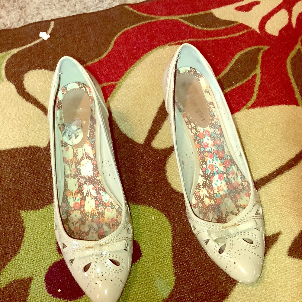 Cute, professional, feminine, breathable heels
